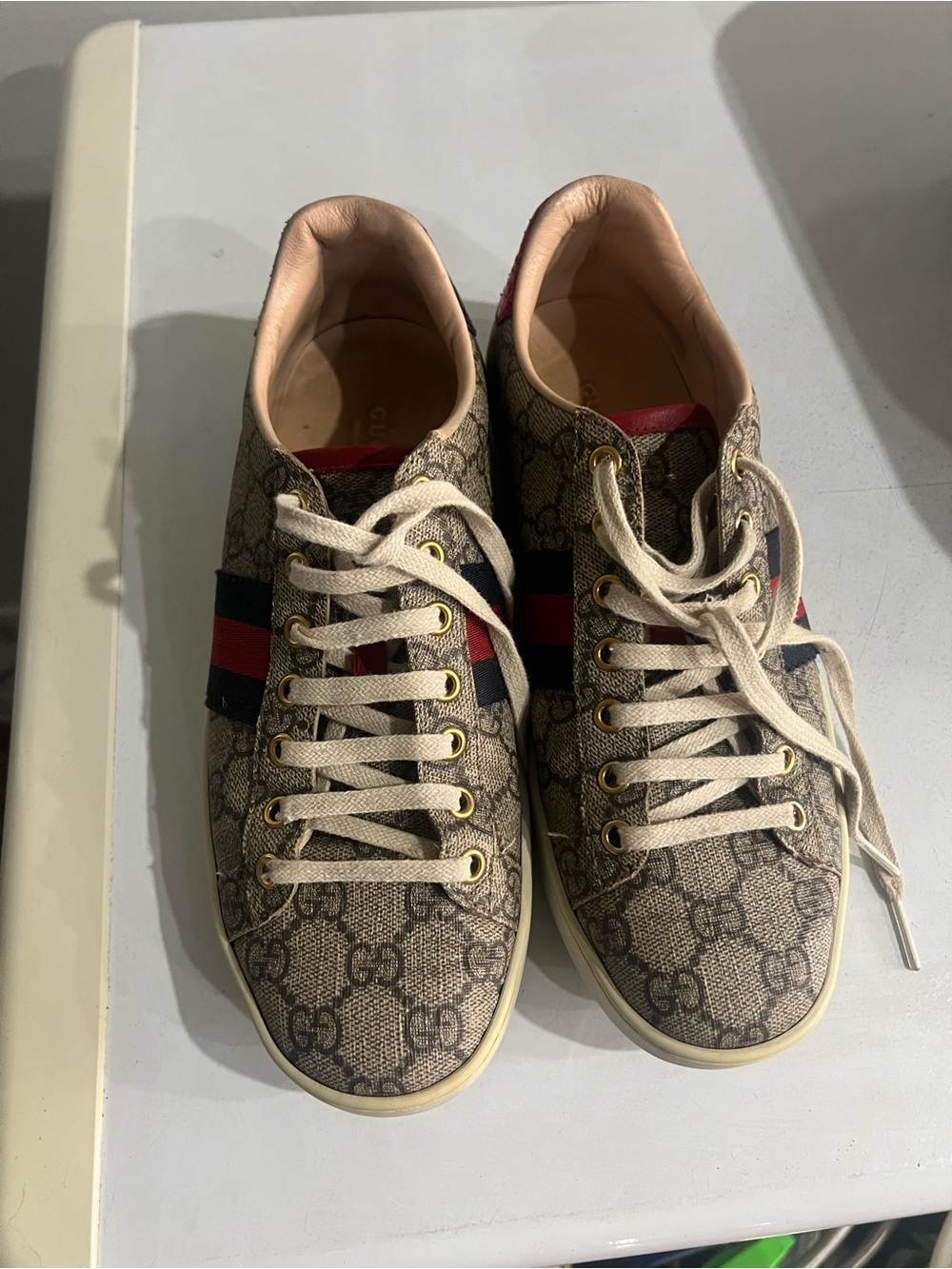 Gucci GG Supreme Low-Top Sneakers in Beige with Red & Green Web